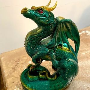 Windstone editions emerald green dragon. Great condition. No chips or scratches